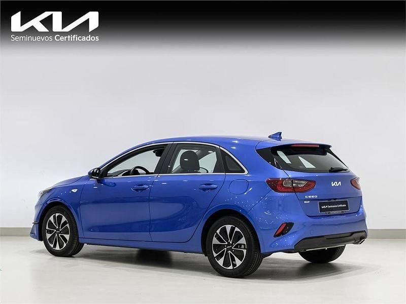 Usado Kia Ceed 101 CV (74 kW) 2025 Azul Utilitario