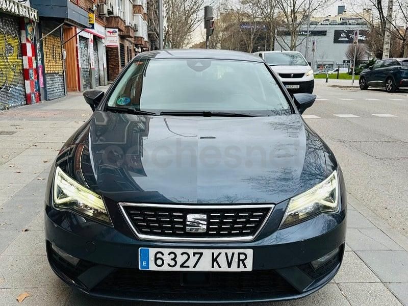 Usado Seat Leon XCELLENCE 130 CV (95 kW) 2019 Gris / plata Berlina