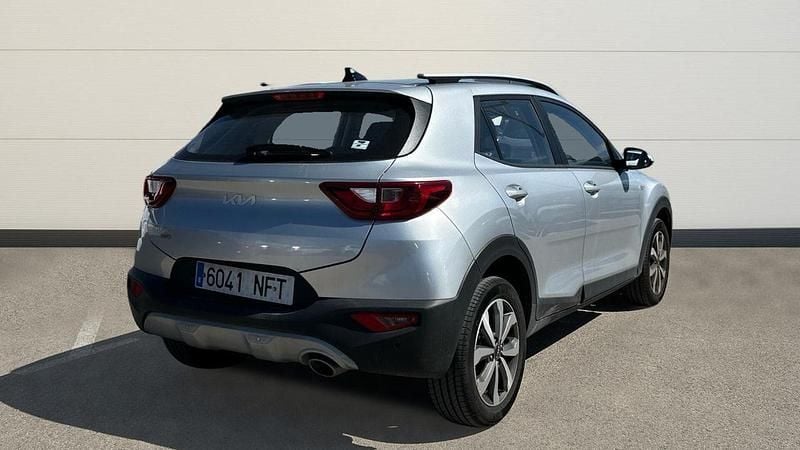 Usado Kia Stonic 100 CV (73 kW) 2025 Gris SUV