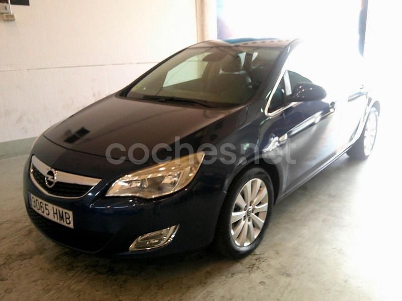 Negro Usado 2012 Opel Astra Excellence Berlina | 3590 € (Super precio) - Imagen 1/4