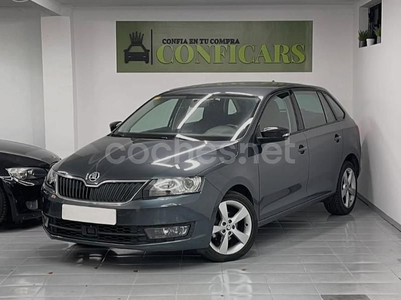 Gris / plata Usado 2017 Skoda Rapid Ambition Berlina | 8990 € (Buen precio) - Imagen 1/4