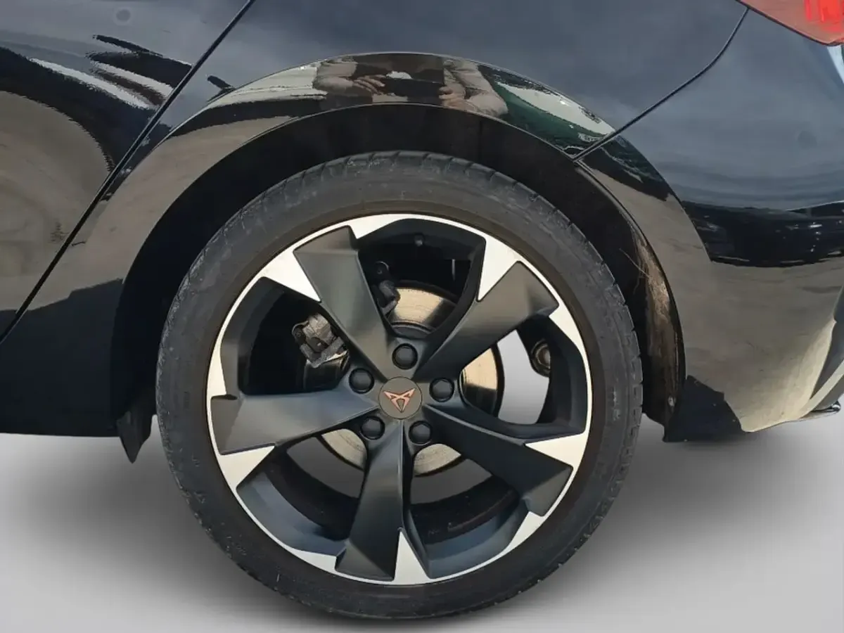Usado Cupra Leon 204 CV (150 kW) 2025 Negro