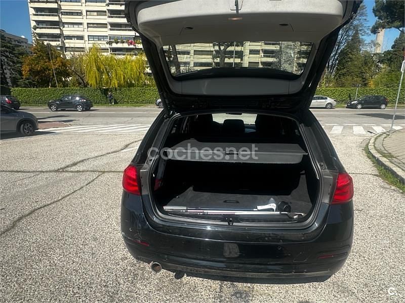 Usado BMW 318 150 CV (110 kW) 2017 Negro Familiar