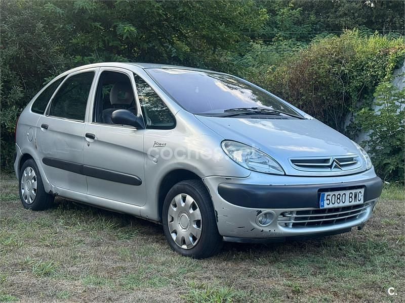 Gris / plata Usado 2002 Citroën Xsara Picasso Monovolumen | 2700 € (Un poco caro) - Imagen 1/4