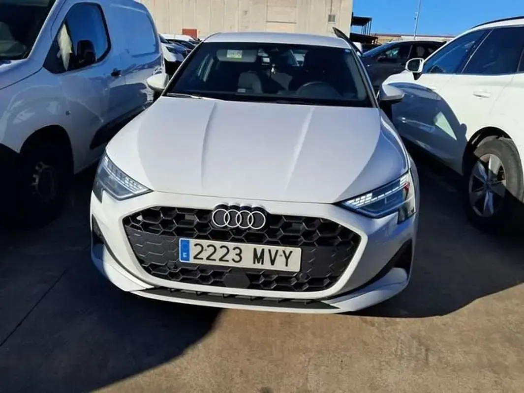 Usado Audi A3 Sportback Advanced 116 CV (85 kW) 2024 Blanco Utilitario