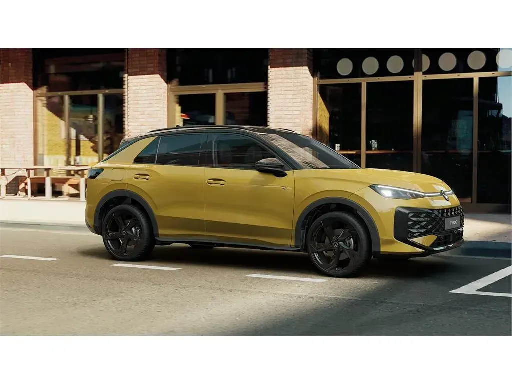 Nuevo VW T-Roc R-line 150 CV (110 kW) 2026 Amarillo canario techo negro SUV