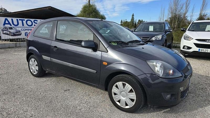 Usado Ford Fiesta Ambiente 68 CV (50 kW) 2006 Negro Utilitario