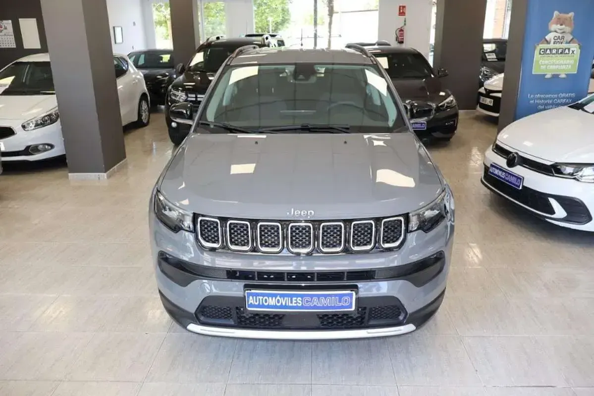 Usado Jeep Compass Limited 190 CV (139 kW) 2021 Gris SUV