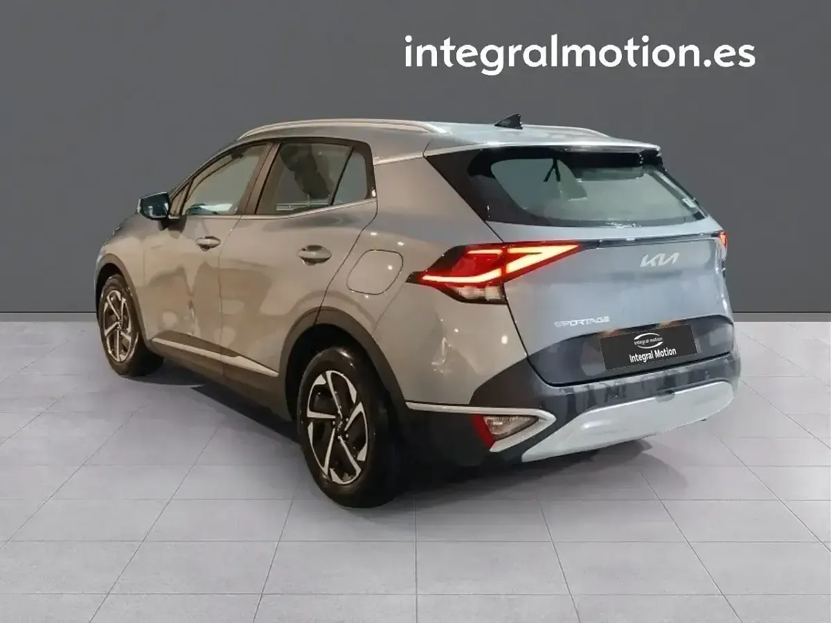 Usado Kia Sportage 136 CV (100 kW) 2024 Gris SUV