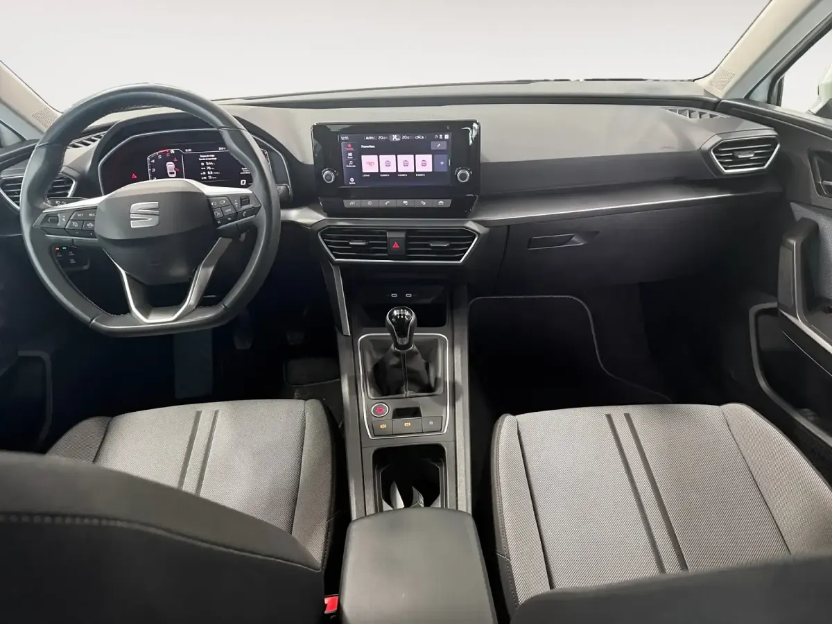 Usado Seat Leon Reference 115 CV (84 kW) 2022 Beige