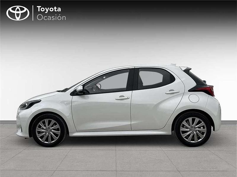 Begagnad Toyota Yaris Hybrid Active 116 HK (85 kW) 2022 Halvkombi
