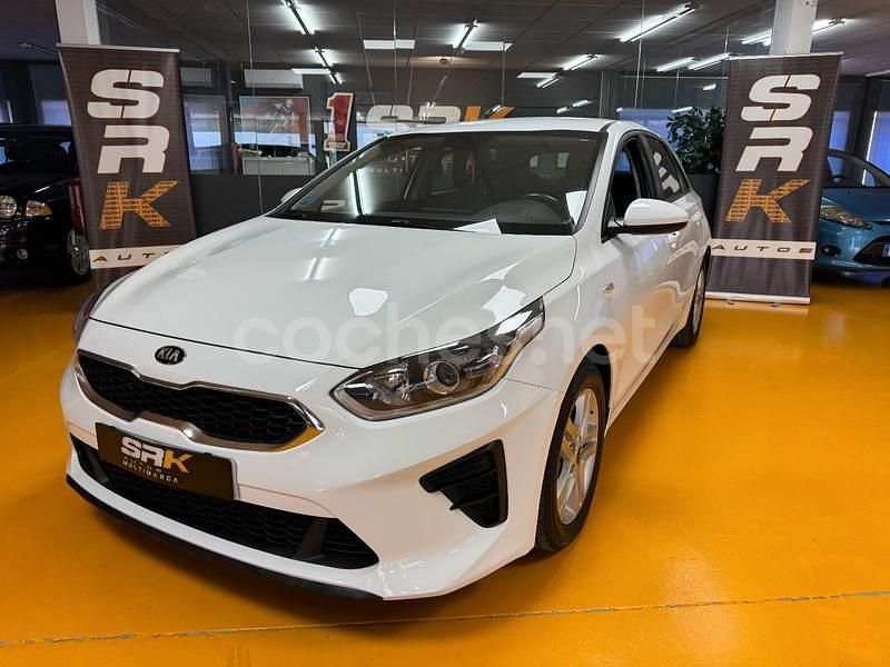 Blanco Usado 2021 Kia Ceed Berlina | 13.750 € (Precio justo) - Imagen 1/4