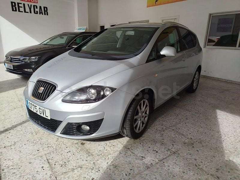 Usado Seat Altea XL Style 105 CV (77 kW) 2010 Gris / plata Monovolumen