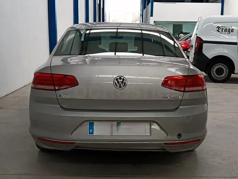 Usado VW Passat Advance 150 CV (110 kW) 2015 Gris / plata Familiar