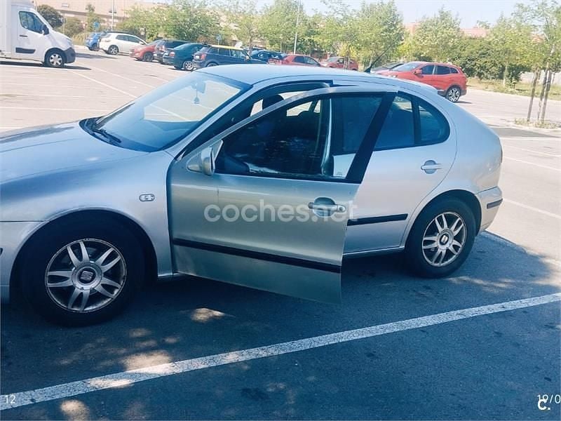 Usado Seat Leon Stella 90 CV (66 kW) 2003 Gris / plata Utilitario
