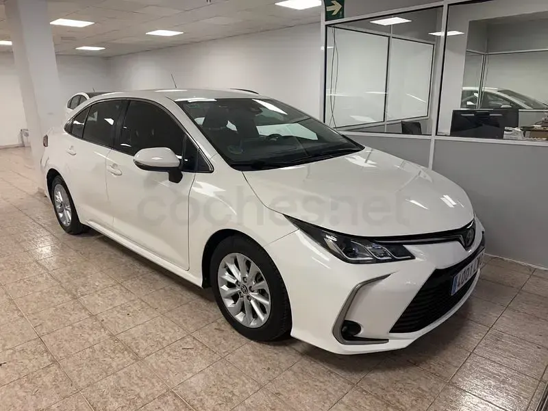 Usado Toyota Corolla Active 122 CV (89 kW) 2022 Blanco Berlina