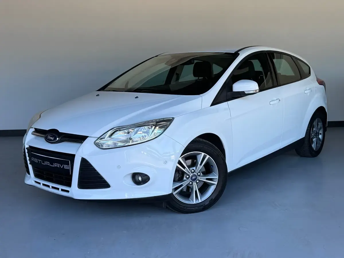 Usado Ford Focus S 125 CV (91 kW) 2013 Blanco Berlina