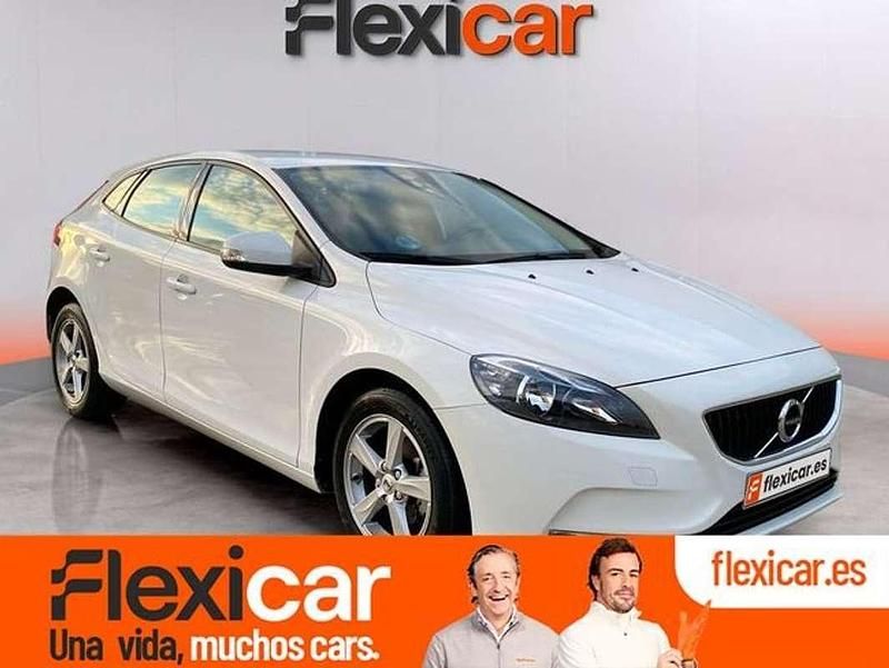 Usado Volvo V40 Momentum 120 CV (88 kW) 2018 Blanco Utilitario