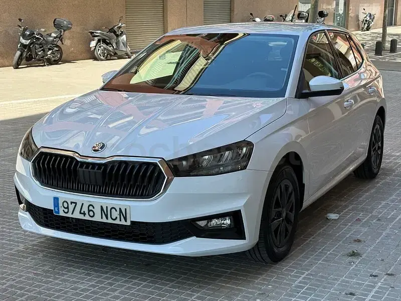 Usado Skoda Fabia Selection 95 CV (69 kW) 2025 Blanco Utilitario