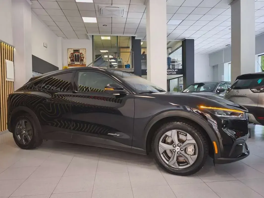 Usado Ford Mustang Mach-E Premium 216 kW (294 CV) 2022 Negro SUV