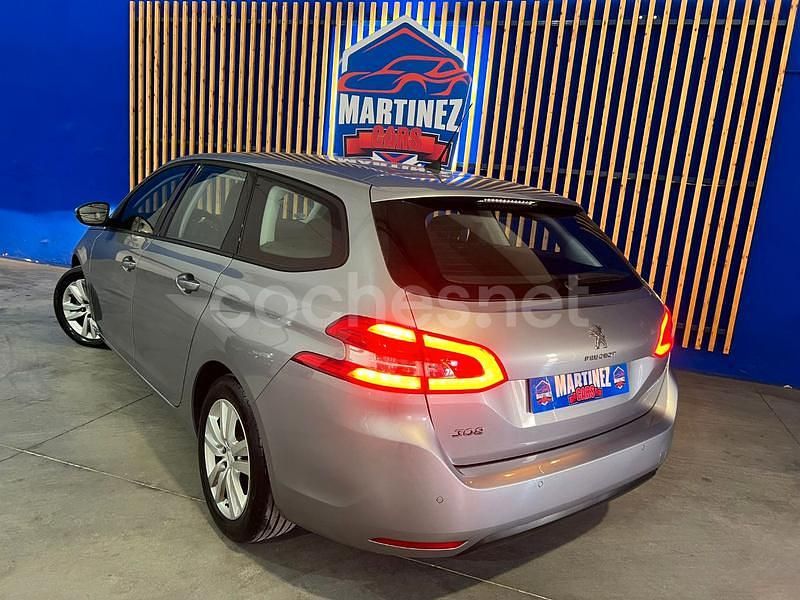 Usado Peugeot 308 SW Allure 130 CV (95 kW) 2021 Gris / plata Familiar
