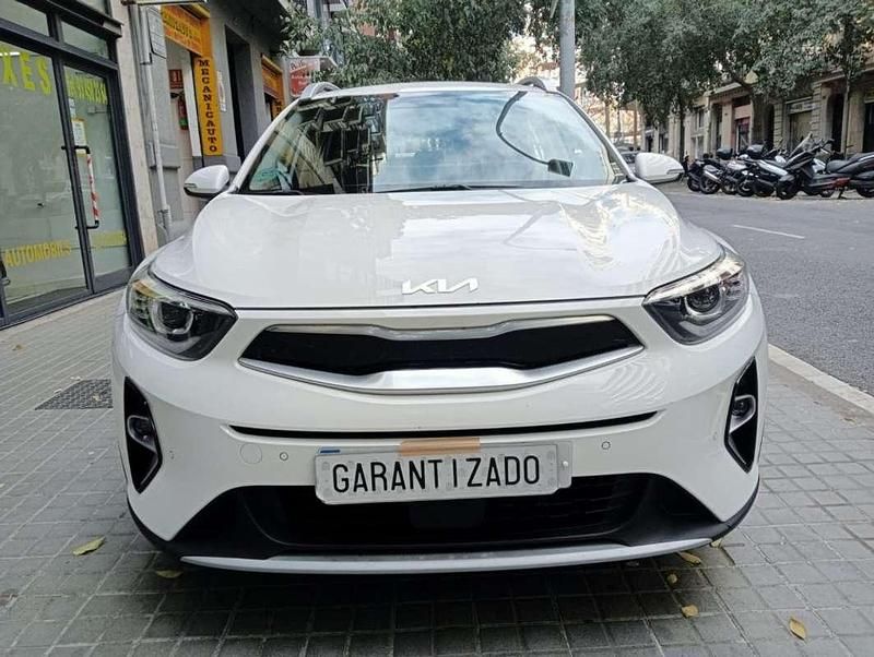 Usado Kia Stonic 84 CV (61 kW) 2023 Blanco SUV