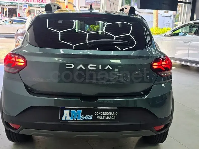 Usado Dacia Sandero Expression 91 CV (66 kW) 2023 Verde Berlina