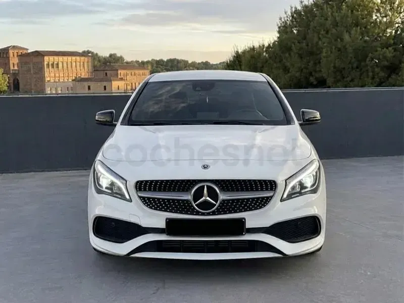 Usado Mercedes CLA200 136 CV (100 kW) 2018 Blanco Coupe
