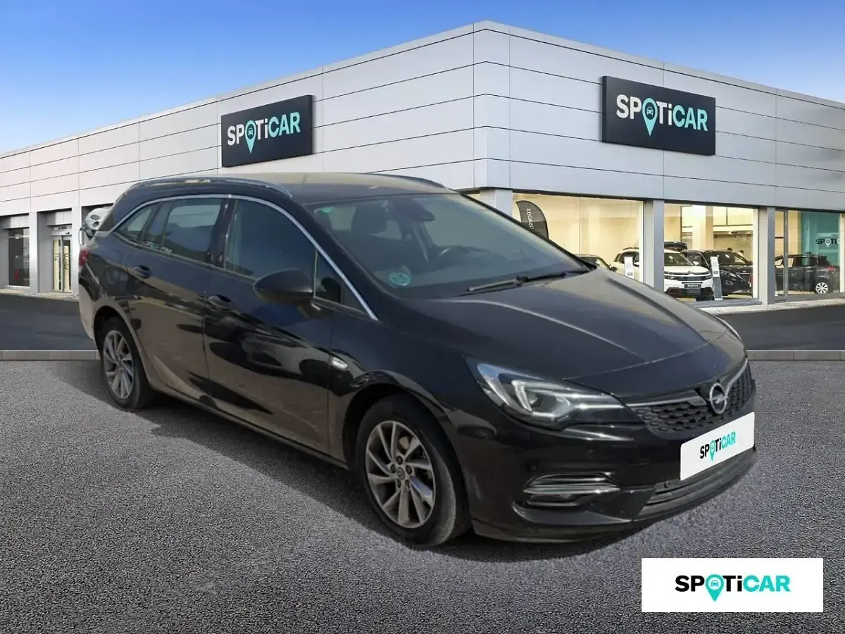 Usado Opel Astra Elegance 145 CV (106 kW) 2020 Negro Berlina