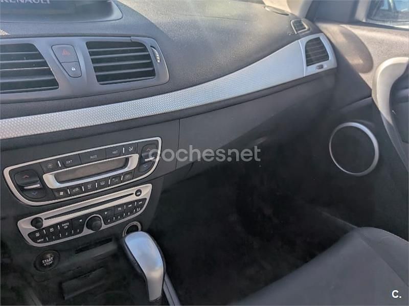 Usado Renault Mégane Dynamique 110 CV (80 kW) 2012 Gris / plata Berlina