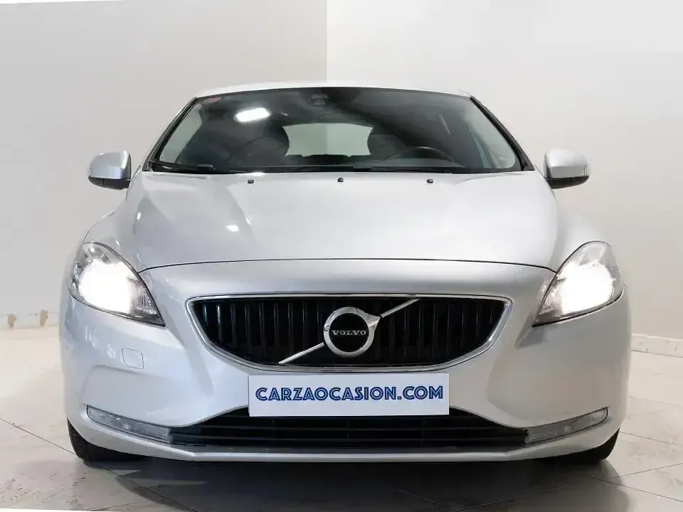 Usado Volvo V40 Kinetic 120 CV (88 kW) 2017 Gris Berlina