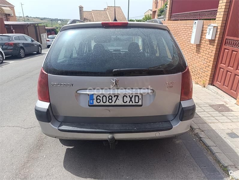 Usado Peugeot 307 110 CV (80 kW) 2004 Gris / plata Familiar