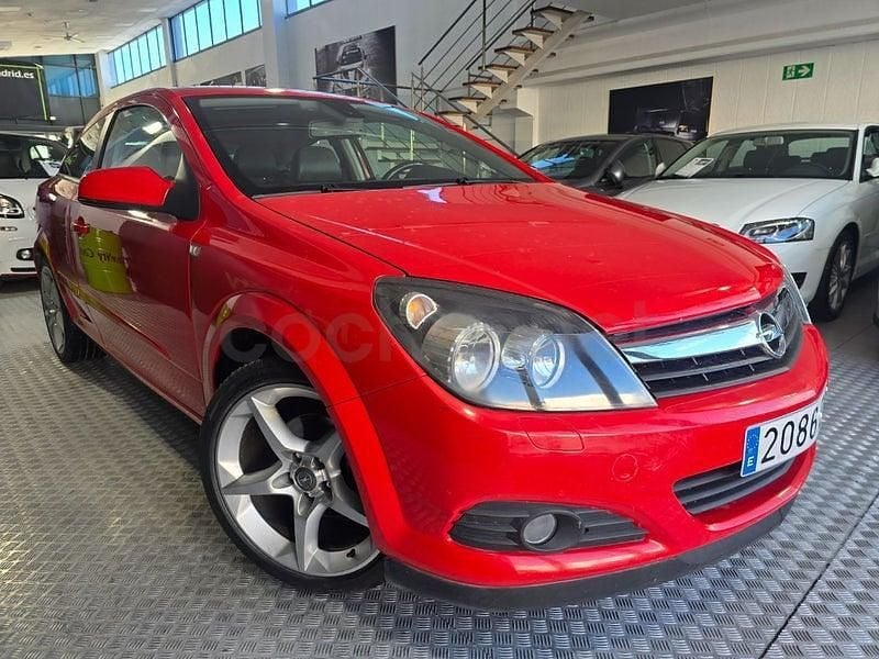 Usado Opel Astra GTC Sport 125 CV (91 kW) 2005 Rojo Berlina