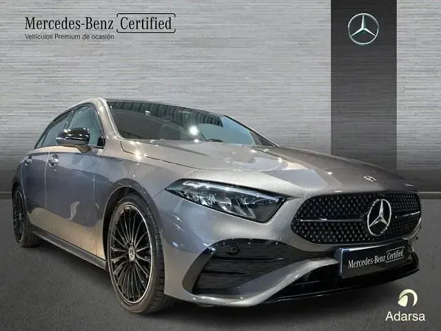 Usado Mercedes A180 136 CV (100 kW) 2025 Gris montaña