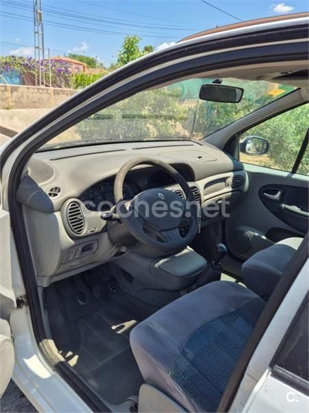 Blanco Usado 2003 Renault Scénic Dynamique Monovolumen | 1900 € (Precio justo) - Imagen 1/4