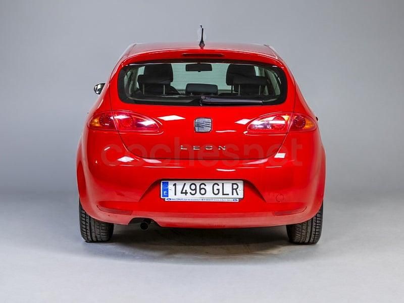 Usado Seat Leon Ecomotive 105 CV (77 kW) 2009 Rojo Utilitario