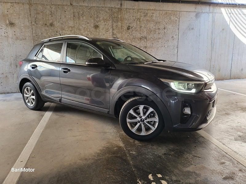 Usado Kia Stonic 84 CV (61 kW) 2018 Gris / plata SUV