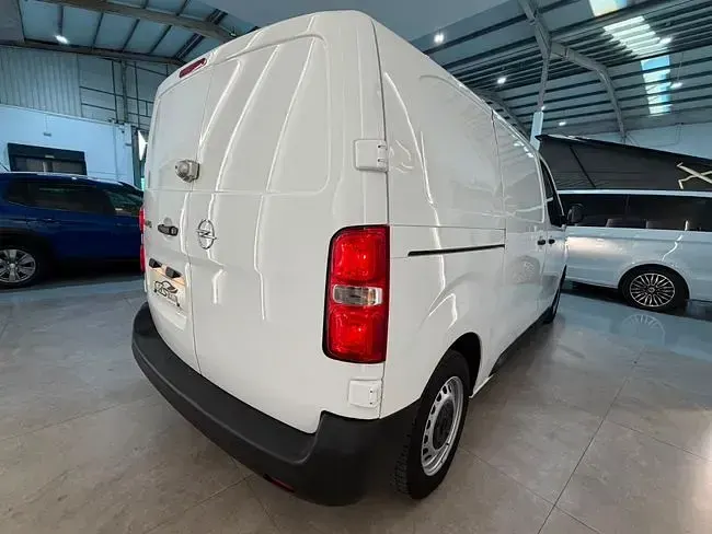 Usado Opel Vivaro-e Combi 120 CV (88 kW) 2021 Blanco Monovolumen