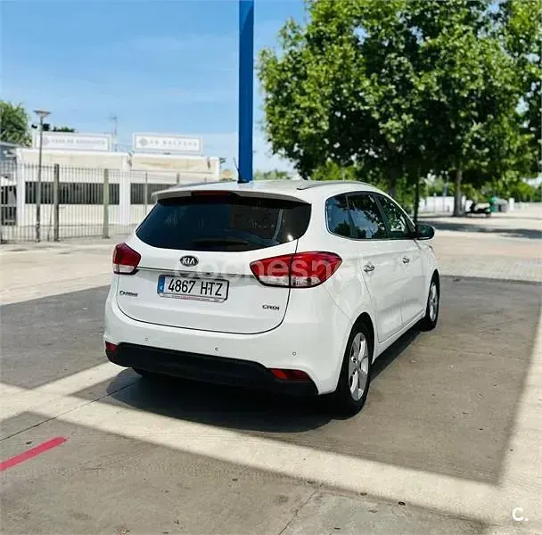 Usado Kia Carens 115 CV (84 kW) 2013 Blanco Monovolumen