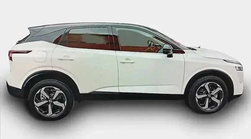 Usado Nissan Qashqai N-Connecta 140 CV (102 kW) 2023 Lunar white con techo midnight SUV
