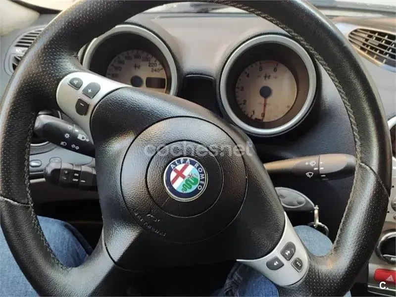 Usado Alfa Romeo 156 Distinctive 140 CV (102 kW) 2004 Azul Berlina