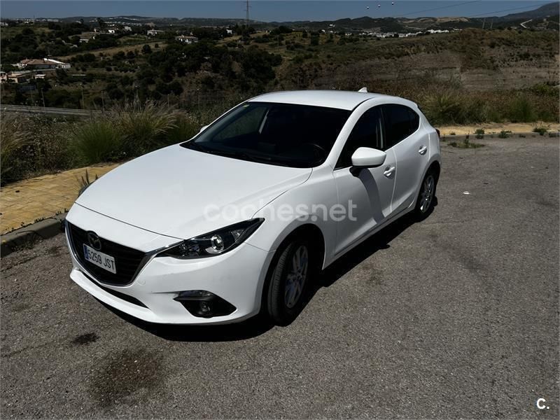 Blanco Usado 2016 Mazda 3 Luxury Berlina | 10.900 € (Buen precio) - Imagen 1/4