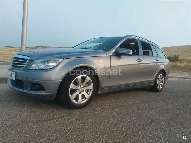 Usado Mercedes C180 120 CV (88 kW) 2011 Gris / plata Familiar