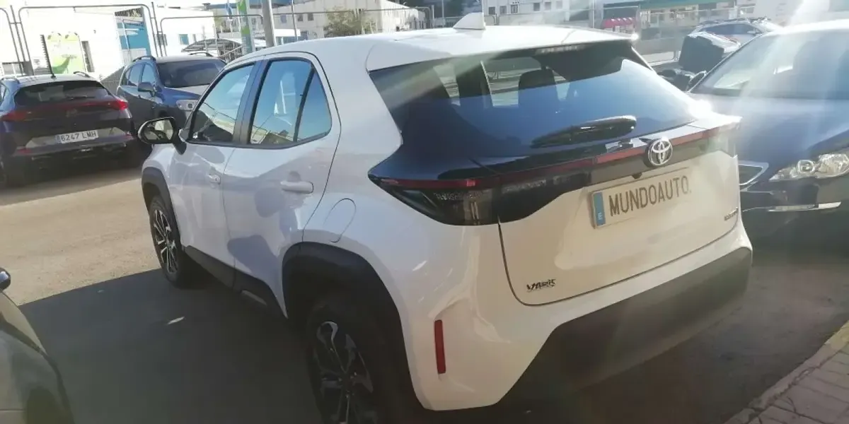 Nuevo Toyota Yaris Cross Active 131 CV (96 kW) 2026 Blanco SUV