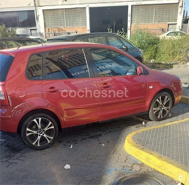 Usado VW Polo Trendline 75 CV (55 kW) 2004 Granate Utilitario