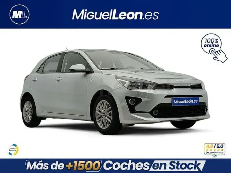 Usado Kia Rio 84 CV (61 kW) 2024 Gris / plata Berlina