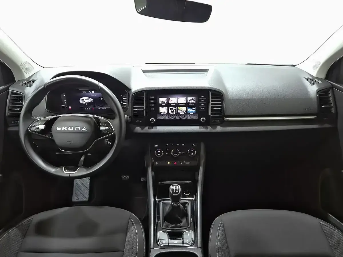 Usado Skoda Karoq Selection 150 CV (110 kW) 2025 Blanco SUV