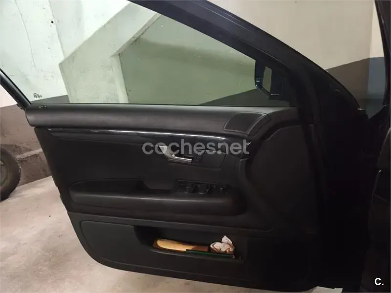 Usado Audi A4 130 CV (95 kW) 2002 Azul Berlina