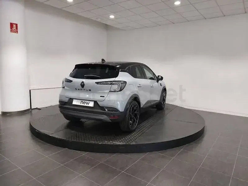 Usado Renault Captur Esprit Alpine 160 CV (117 kW) 2025 Gris / plata SUV
