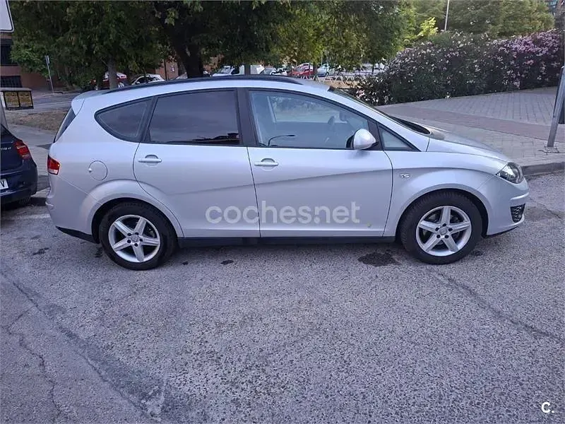 Usado Seat Altea XL Reference 105 CV (77 kW) 2012 Gris / plata Monovolumen